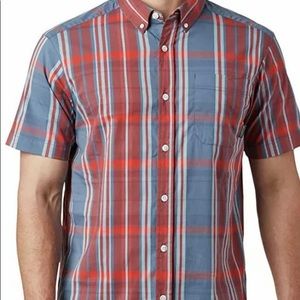 Men’s Columbia Rapid Rivers II Red and Blue Plaid Short Sleeve Shirt Size Small